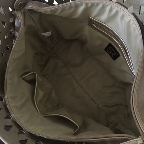 Gold overnight bag - Picture 2 of 2